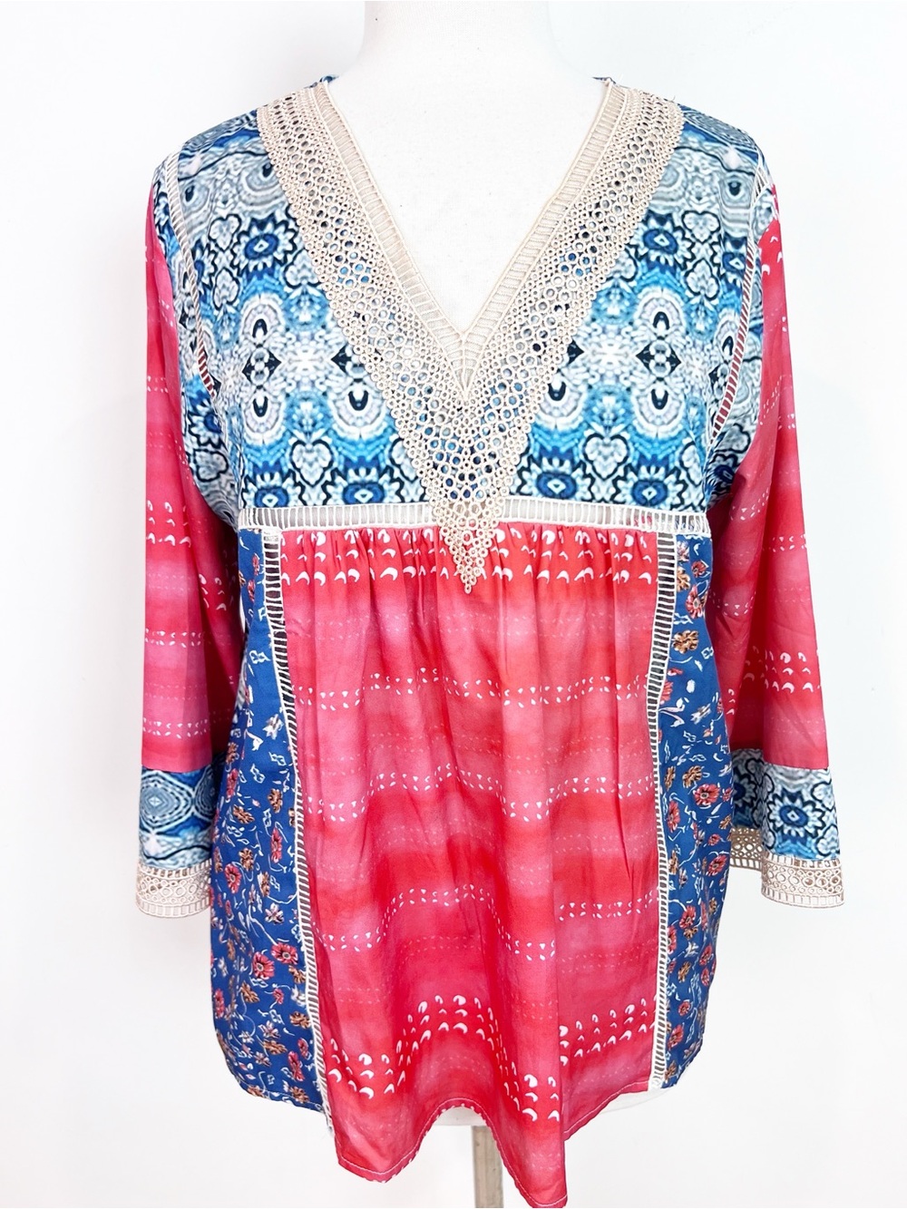 BOUTIQUE UNBRANDED RED BLUE FLORAL CROCHET TRIM BOHO BLOUSE SZ LARGE